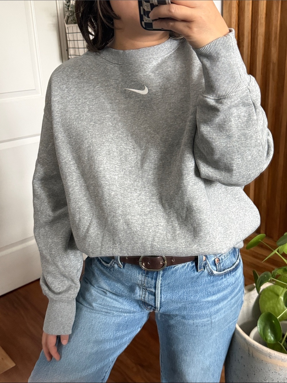 NIKE Swoosh Embroidered Logo Pullover Long Sleeve Sweatshirt. Mens M